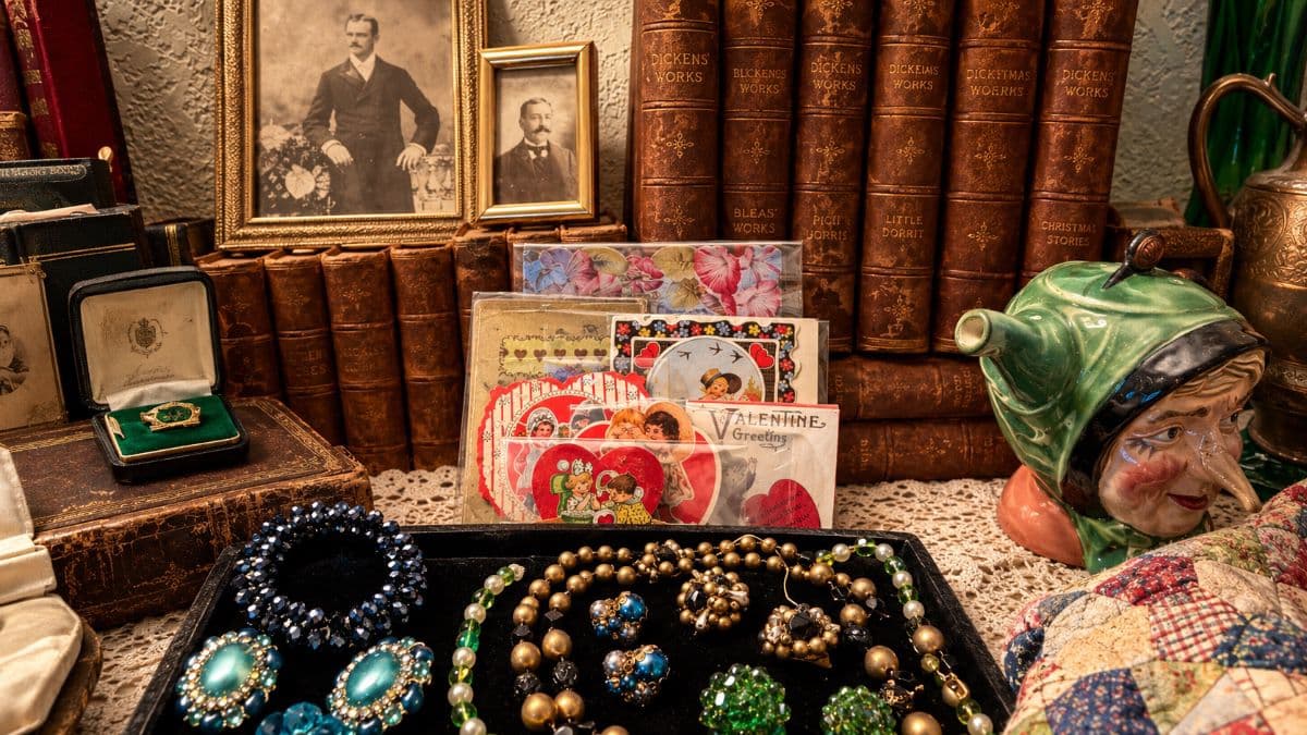 SACRAMENTO ESTATE SALE TOOLS, SIGNED BOOKS, COLLECTIBLES photo 1