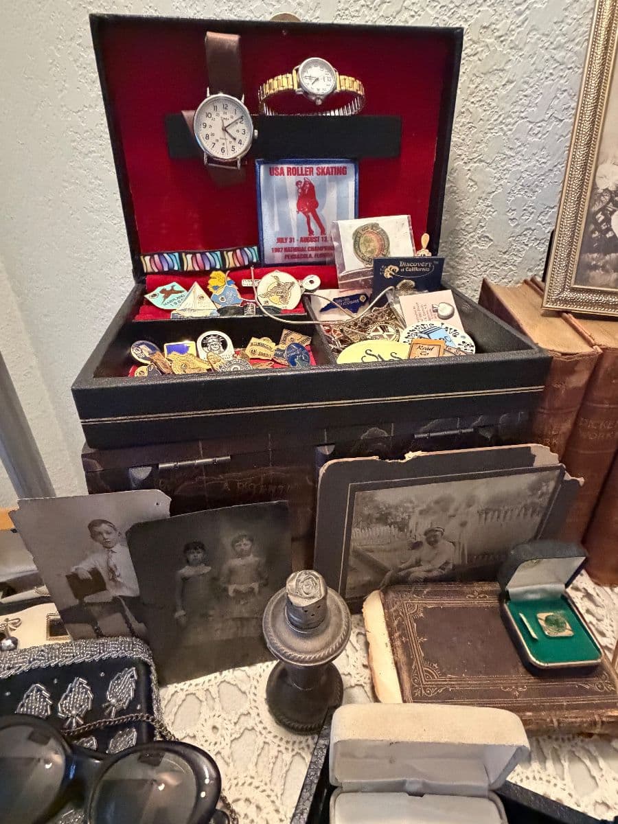 SACRAMENTO ESTATE SALE TOOLS, SIGNED BOOKS, COLLECTIBLES photo 12