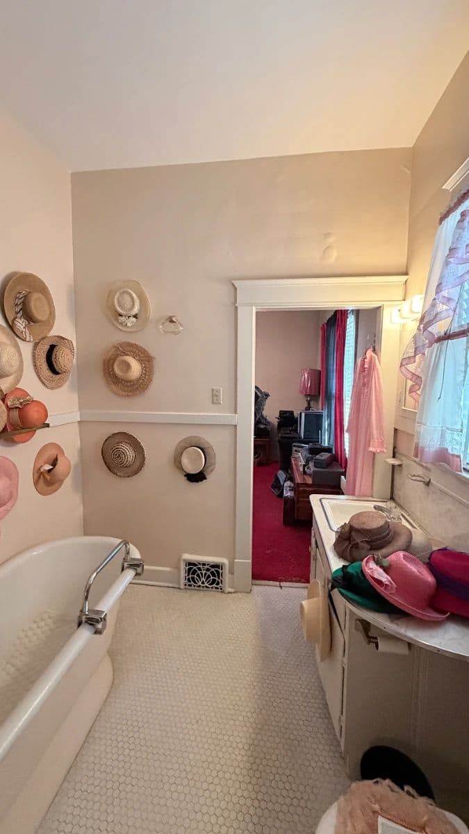 Packed Vintage West Nashville Estate Sale photo 9