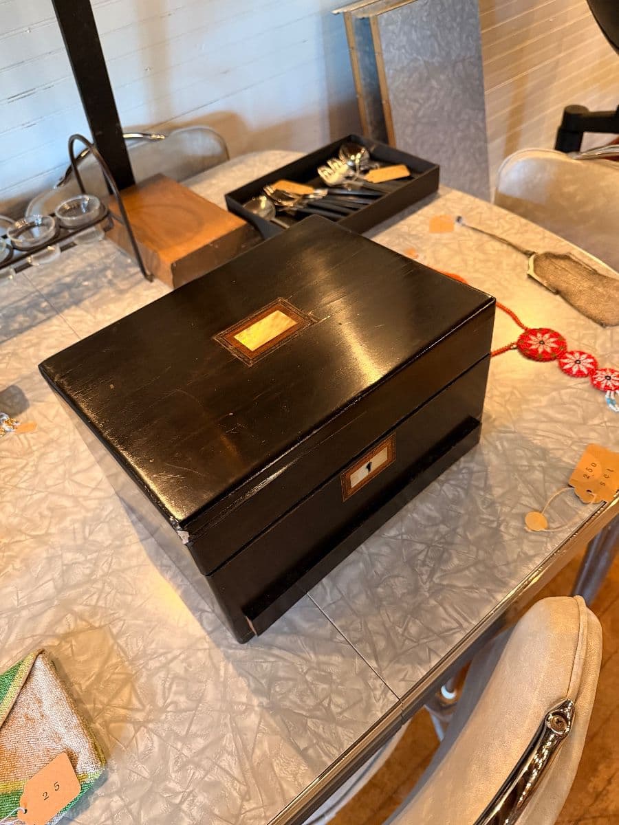 LogHaus Sale! MCM - Jewelry - Clothes - LP’s photo 10