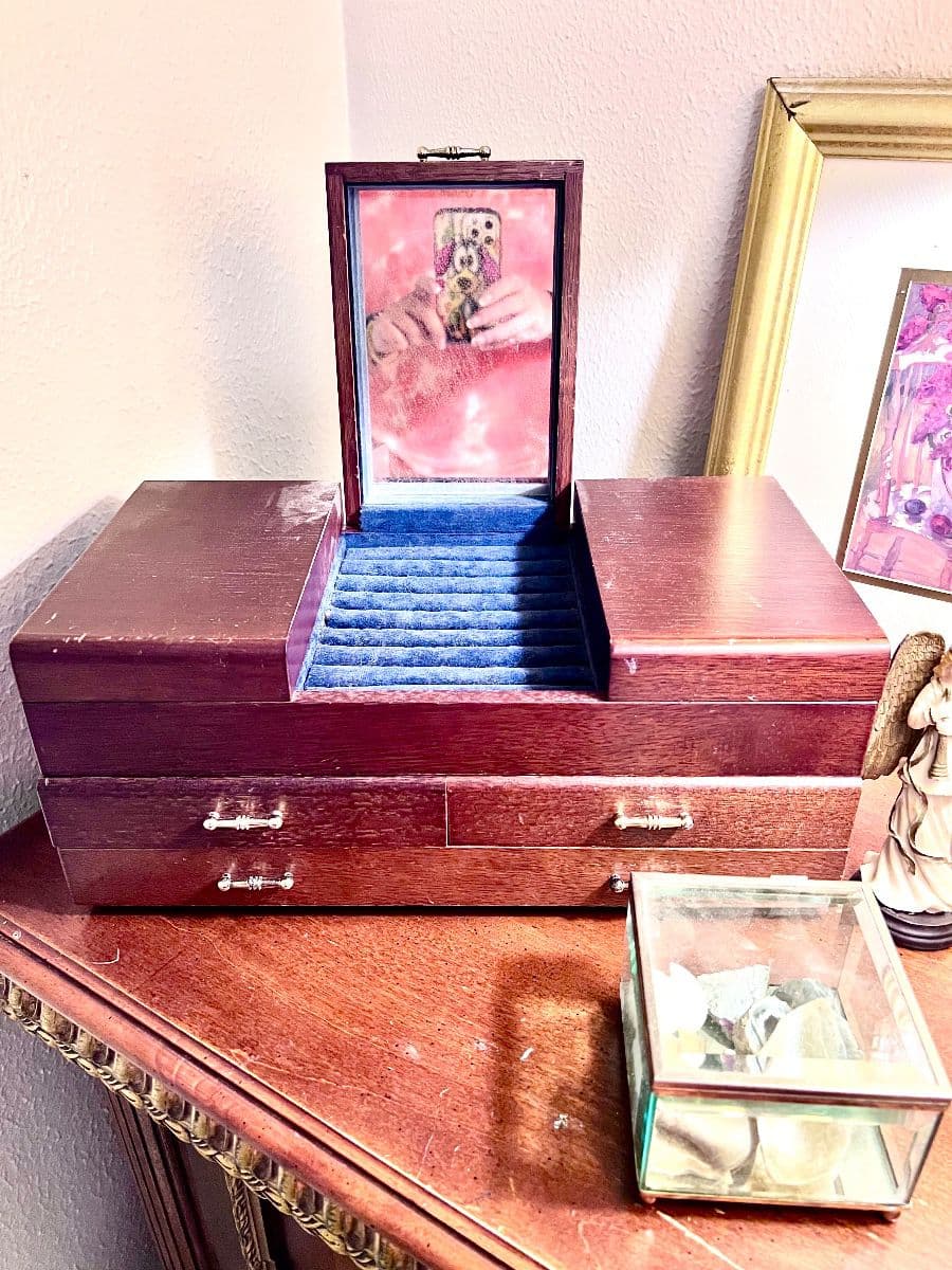 A Crafty Candlemakers Estate Sale in Spring Branch photo 4