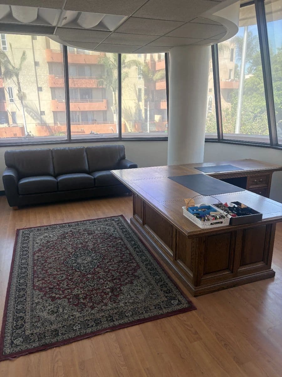 HUGE HOLLYWOOD ESTATE SALE photo 4