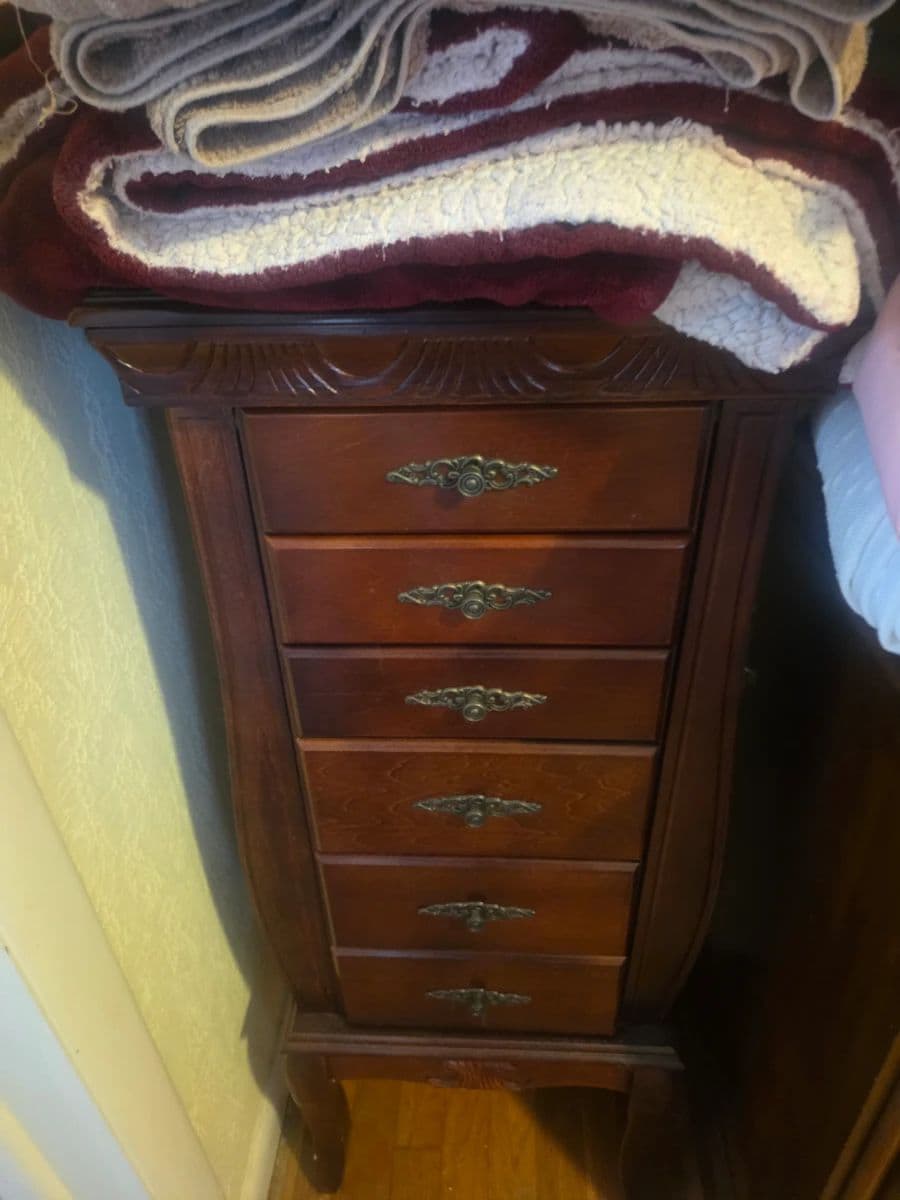 Dana Taylor and Dustyn Taylor Taylors Estate and Auction Liquidation Service photo 11