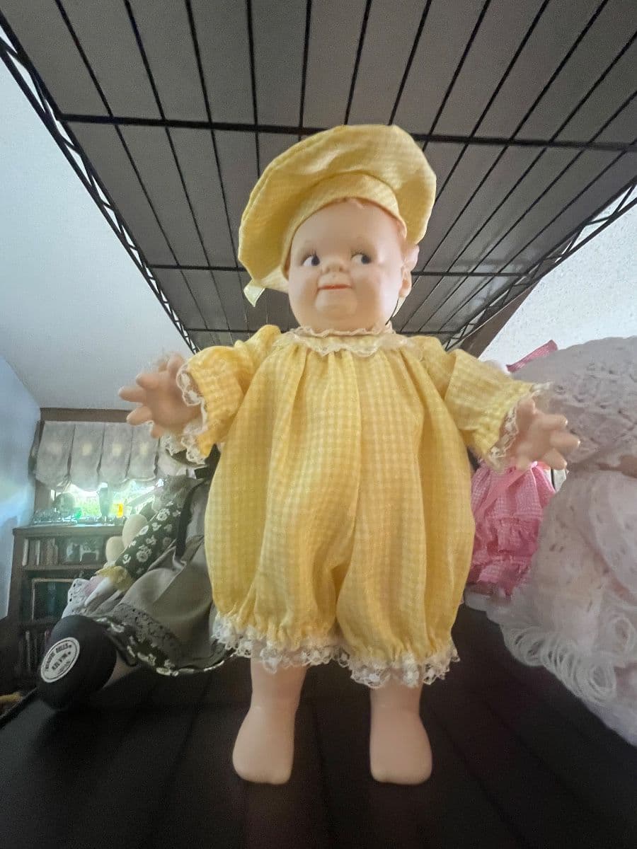 ONE DAY ONLY CHRISTMAS/COSTUME JEWELRY/DOLL SALE photo 2