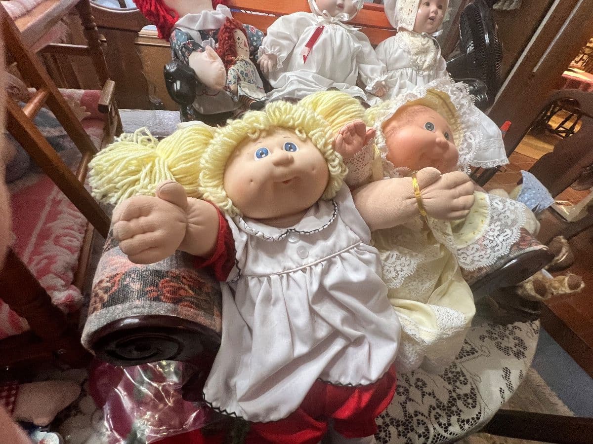 ONE DAY ONLY CHRISTMAS/COSTUME JEWELRY/DOLL SALE photo 9