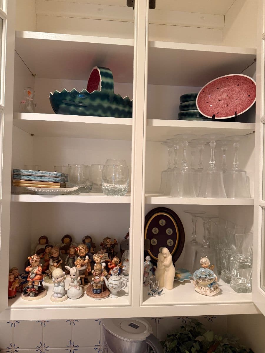 Packed Webster Groves Estate Sale – Antiques, Lionel Trains, Vintage Clothing & Collectibles photo 9