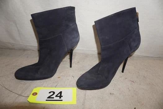 High End Wardrobe And Accessories From Major Motion Pictures Studios September 17th photo 12