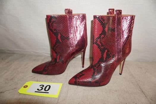 High End Wardrobe And Accessories From Major Motion Pictures Studios September 17th photo 6
