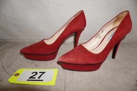 High End Wardrobe And Accessories From Major Motion Pictures Studios September 17th photo 9