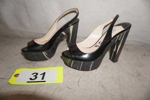 High End Wardrobe And Accessories From Major Motion Pictures Studios September 17th photo 5