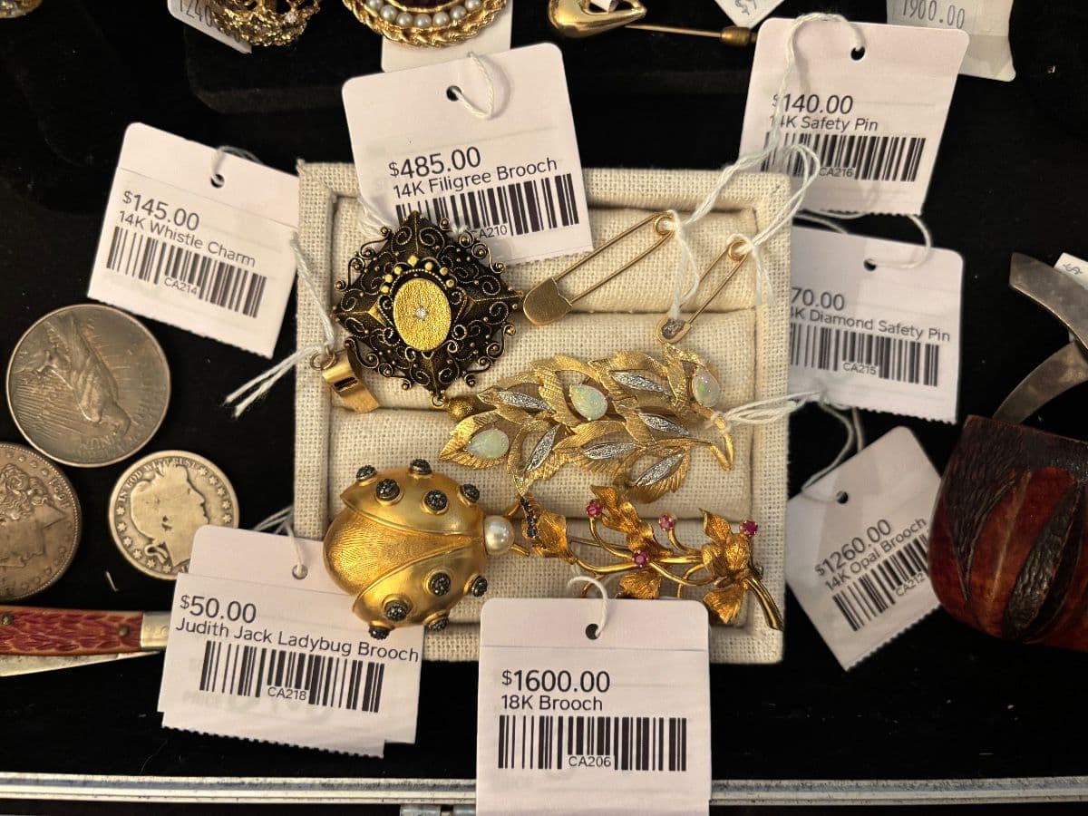 Poof! Art, MCM Home Decor, Lipstick Mirror and More Farmington Hills Estate Sale photo 9