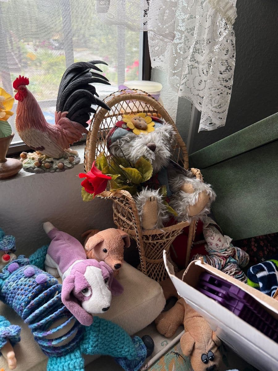 Sat 13 second Day 50% off. Memories & Miniature Masterpieces; Relocate Solutions Estate Sales photo 10