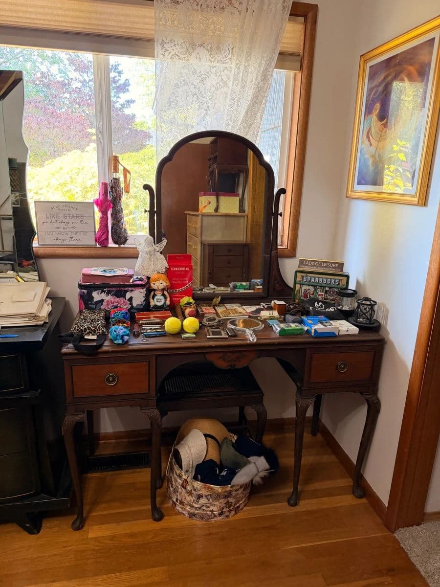 Trinkets, Furniture, Marilyn Monroe Estate Sale photo 11