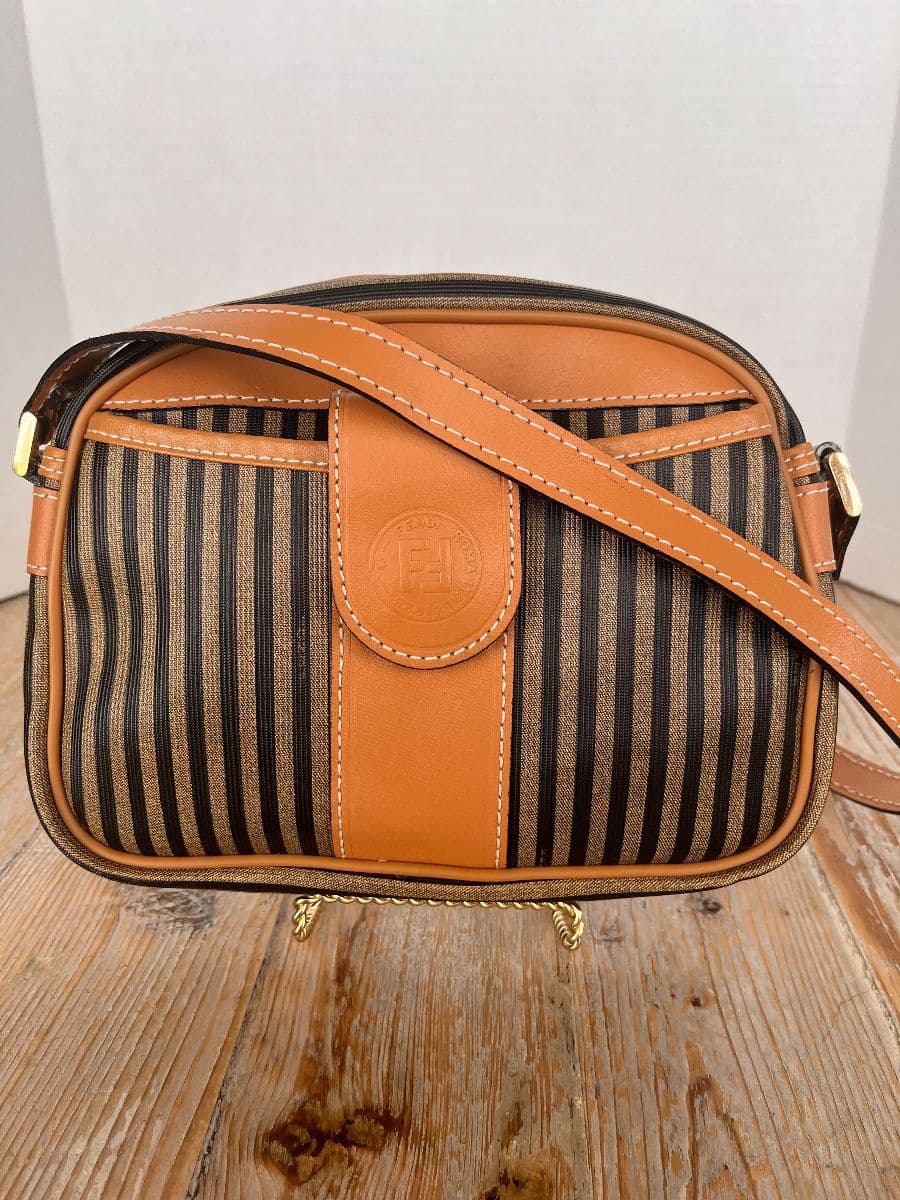 End of Summer Sale:  Books, Cameras, Handbags, Housewares, Jewelry, Lamps, Vintage, Vinyl... photo 4