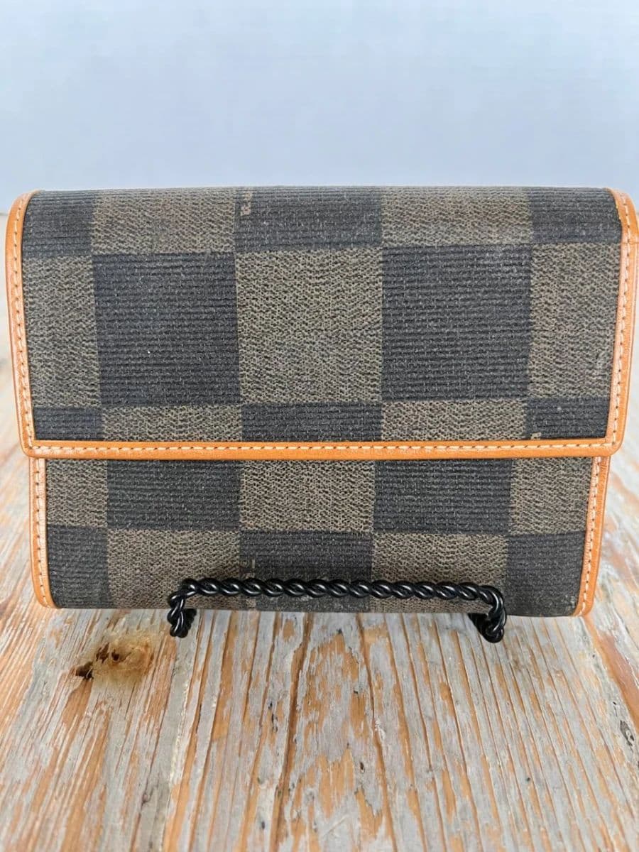 End of Summer Sale:  Books, Cameras, Handbags, Housewares, Jewelry, Lamps, Vintage, Vinyl... photo 7