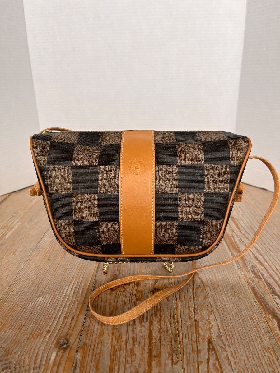 End of Summer Sale:  Books, Cameras, Handbags, Housewares, Jewelry, Lamps, Vintage, Vinyl... photo 3