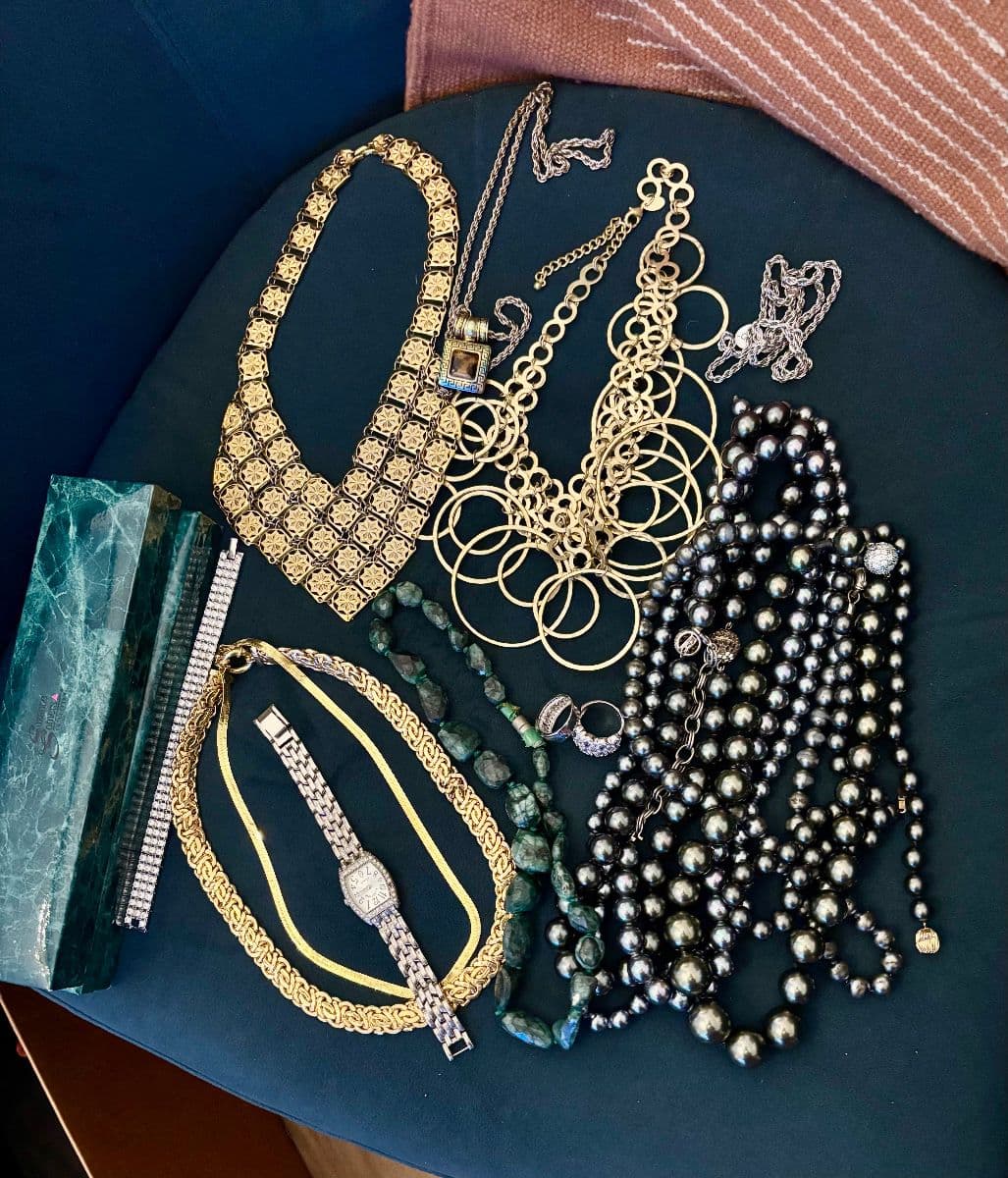 La Dolce Vita in Lake Pointe! Jewels, Vintage Treasures, Art, Furniture, Furs & more! photo 6