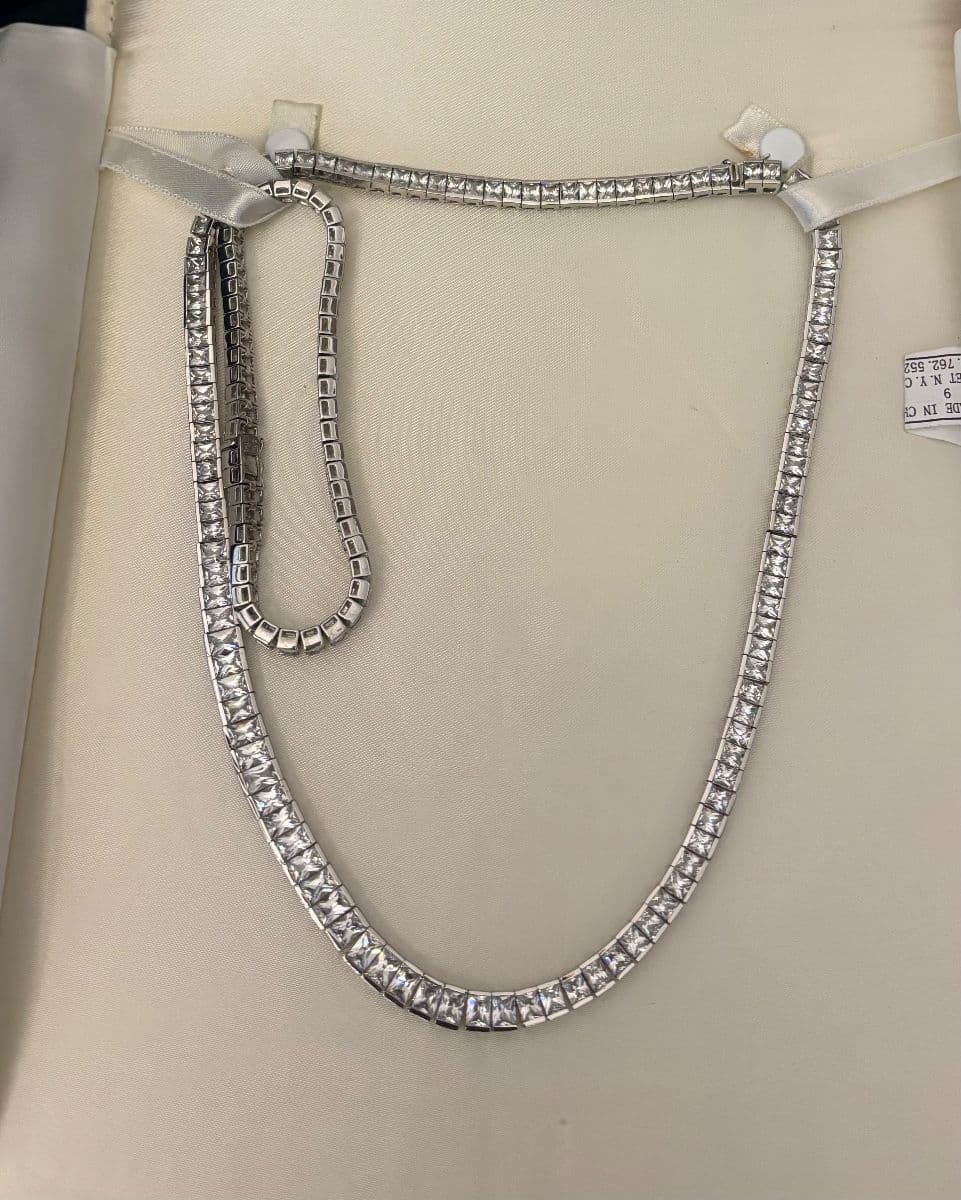 La Dolce Vita in Lake Pointe! Jewels, Vintage Treasures, Art, Furniture, Furs & more! photo 5