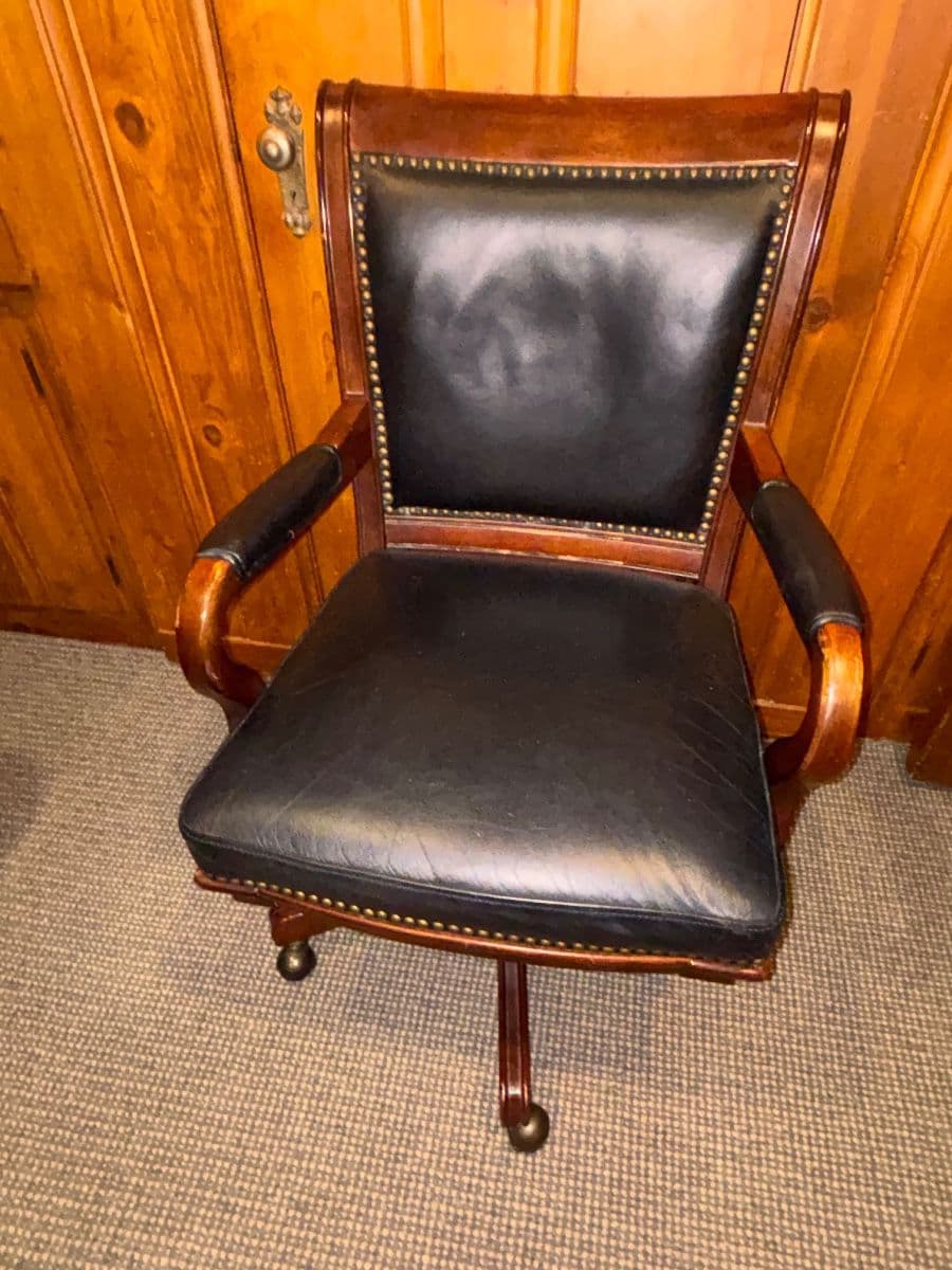 EDINA Estate Sale Brookview photo 11
