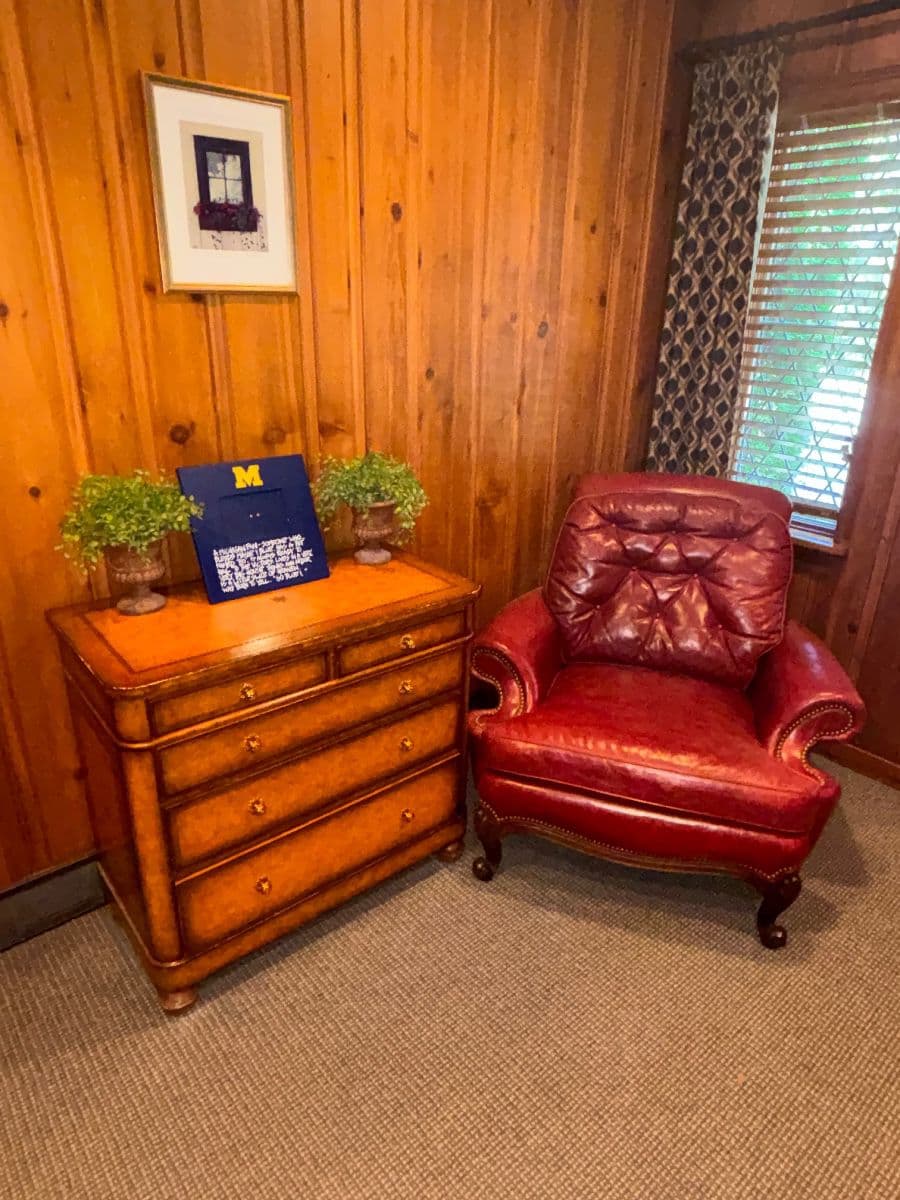 EDINA Estate Sale Brookview photo 10