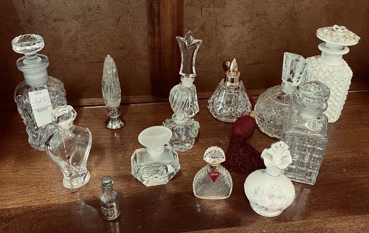Holiday Treasures & Vintage Finds Auction photo 2