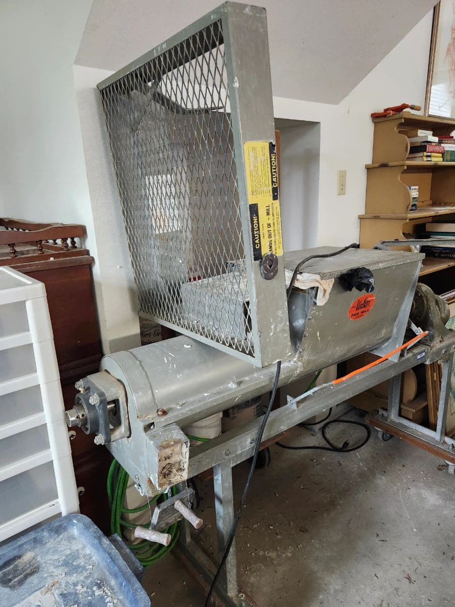 Oregon City Pottery, Art Studio, Vacuum Tube & Electronics Estate Sale photo 3