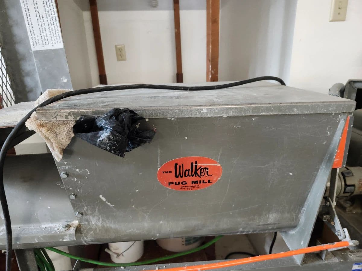 Oregon City Pottery, Art Studio, Vacuum Tube & Electronics Estate Sale photo 2