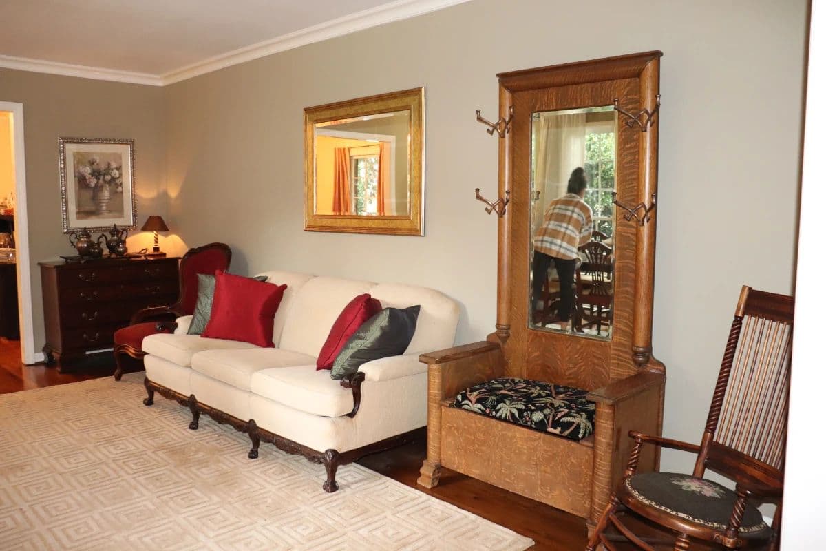 Amazing Kingswood Estate Sale!! photo 5