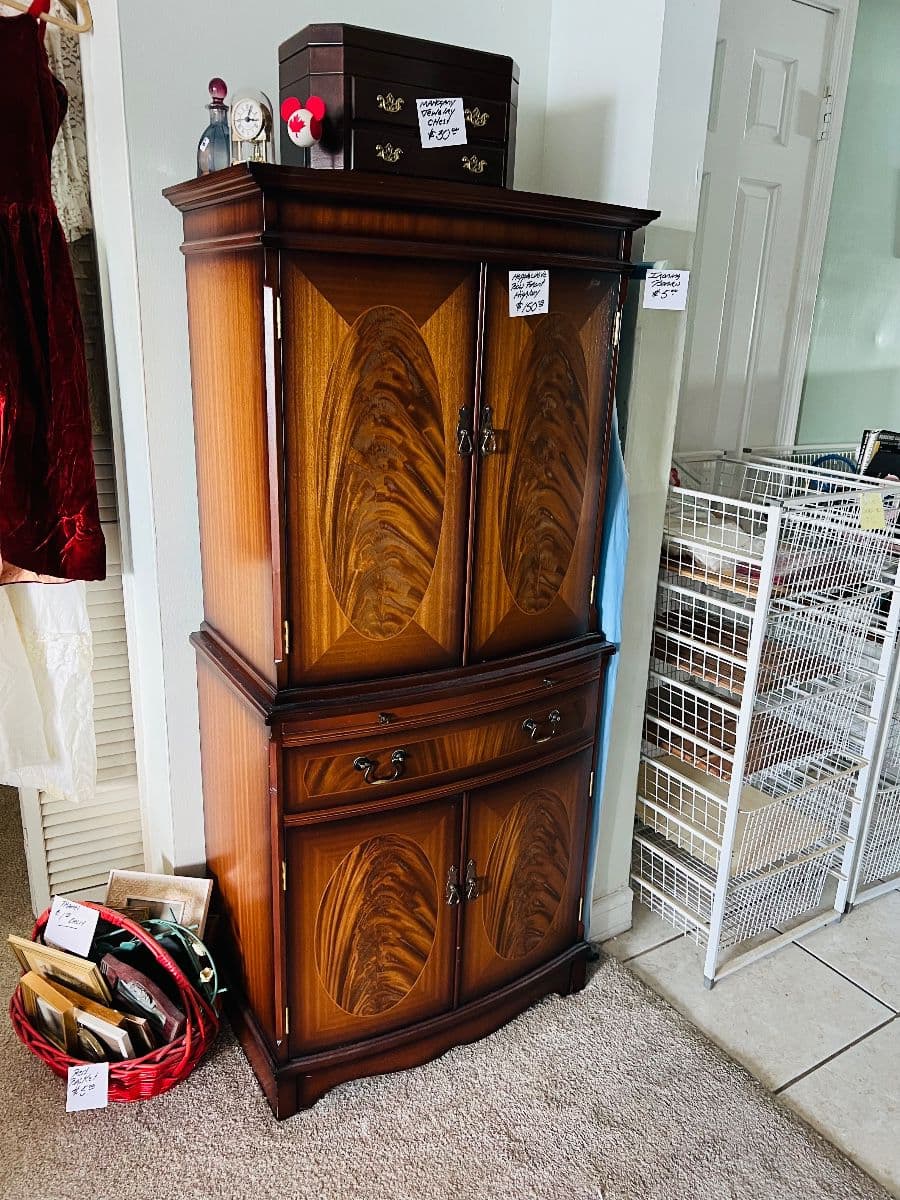 Crewilla Drive Estate sale photo 3