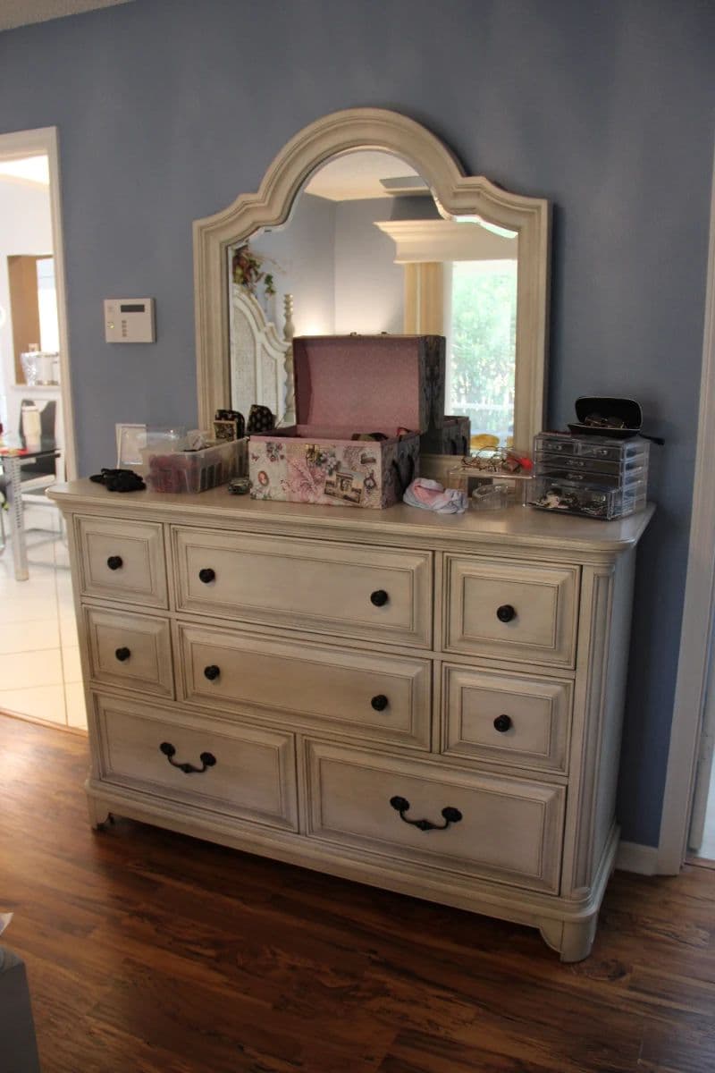 Village of Santo Domingo Estate sale photo 7