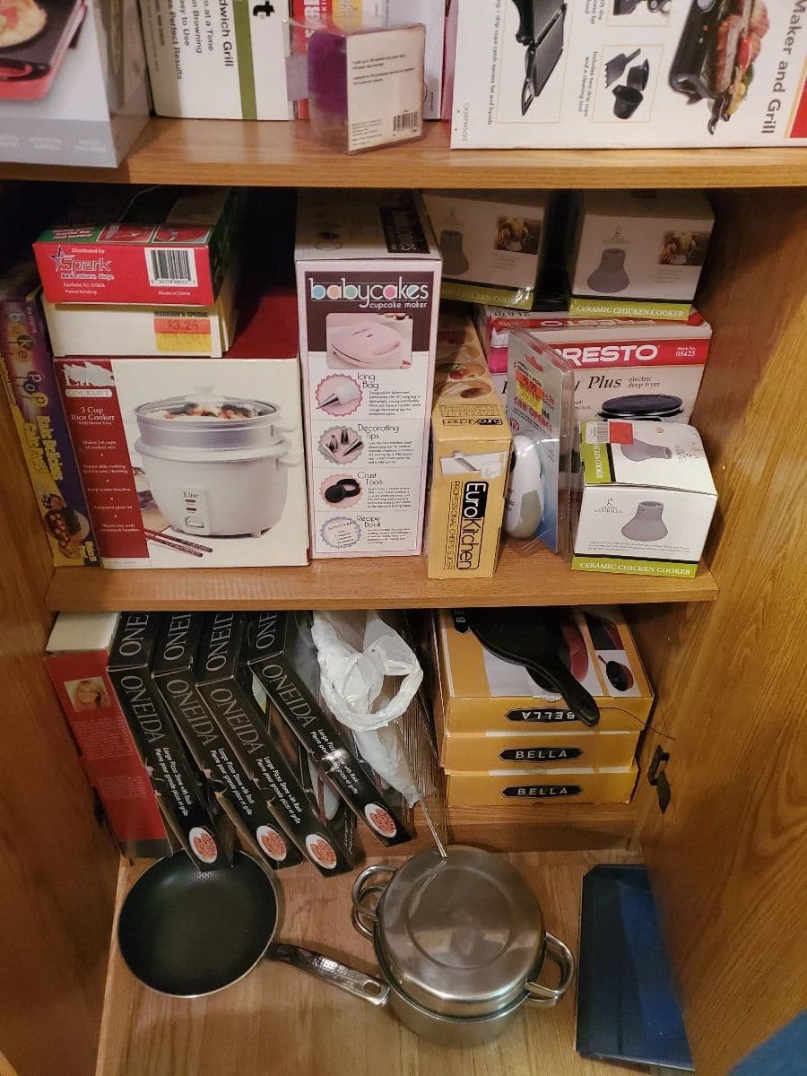 JC's House of Clutter - PACKED House, Lots of New in the Box, Resellers Delight photo 7