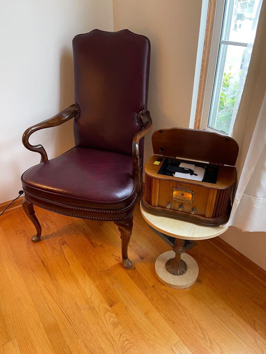 Upscale Furniture, Art, Jewelry, Clothes, Purses, and tons more! photo 3