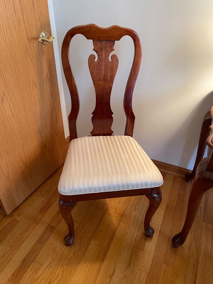 Upscale Furniture, Art, Jewelry, Clothes, Purses, and tons more! photo 5
