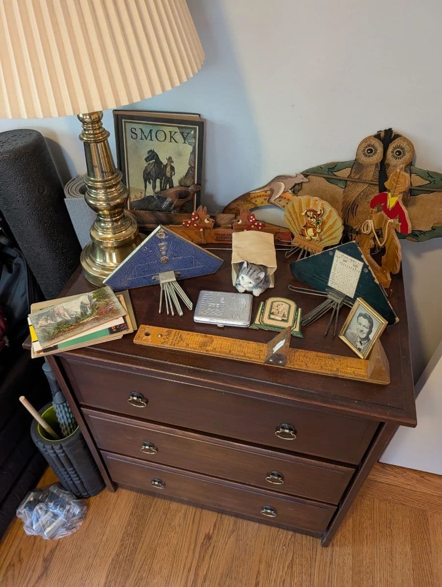 Packed East Sacramento Vintage Estate Sale – 1950s, MCM, Clothing, Books & Decor. photo 3