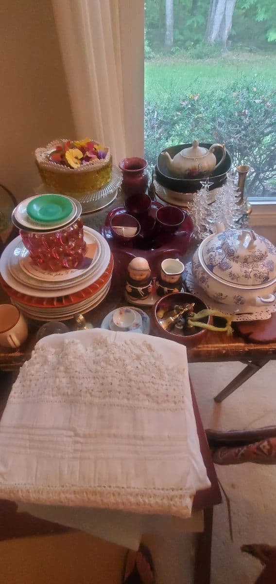Every room is worth exploring! Beautiful Furniture, Antiques, Art, Crystal, Collectibles & tools photo 2