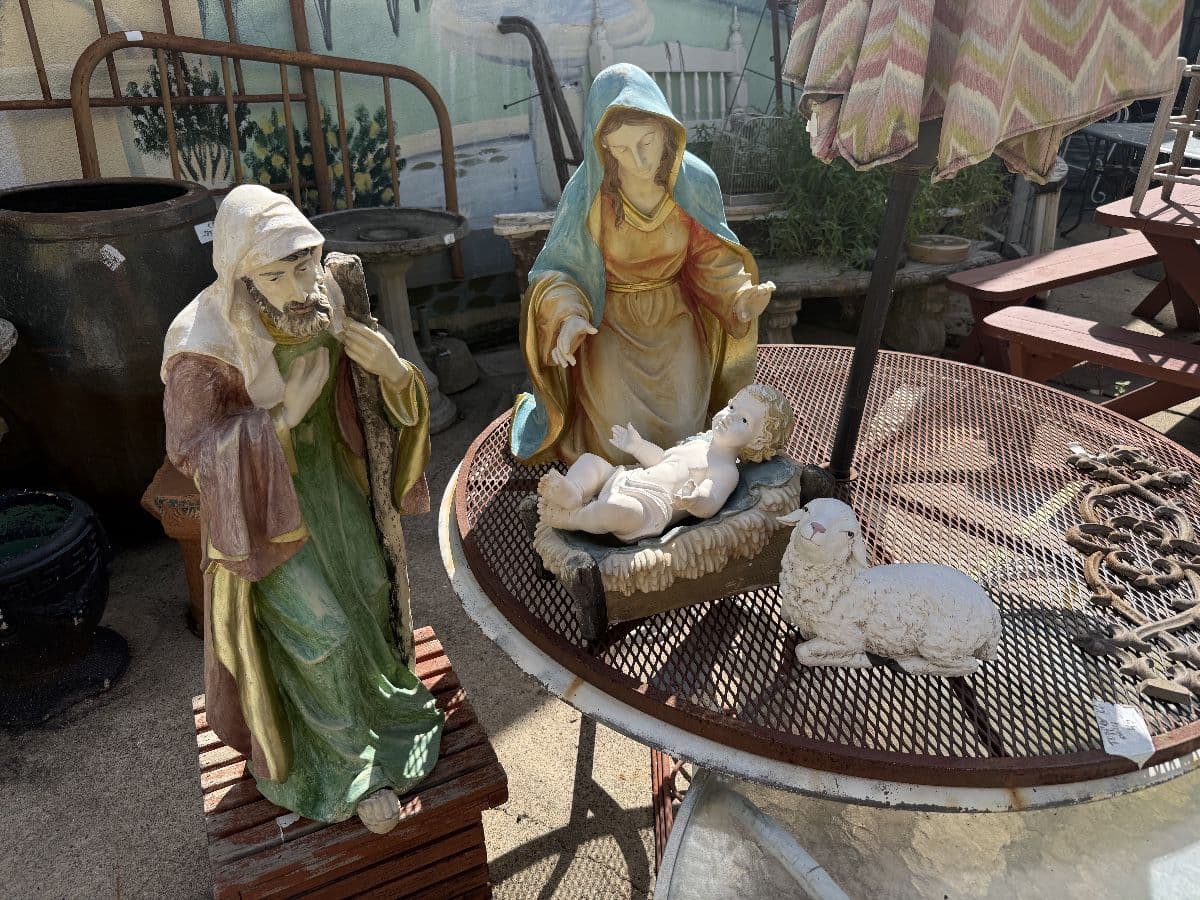 September Stunners Estate Sale photo 6