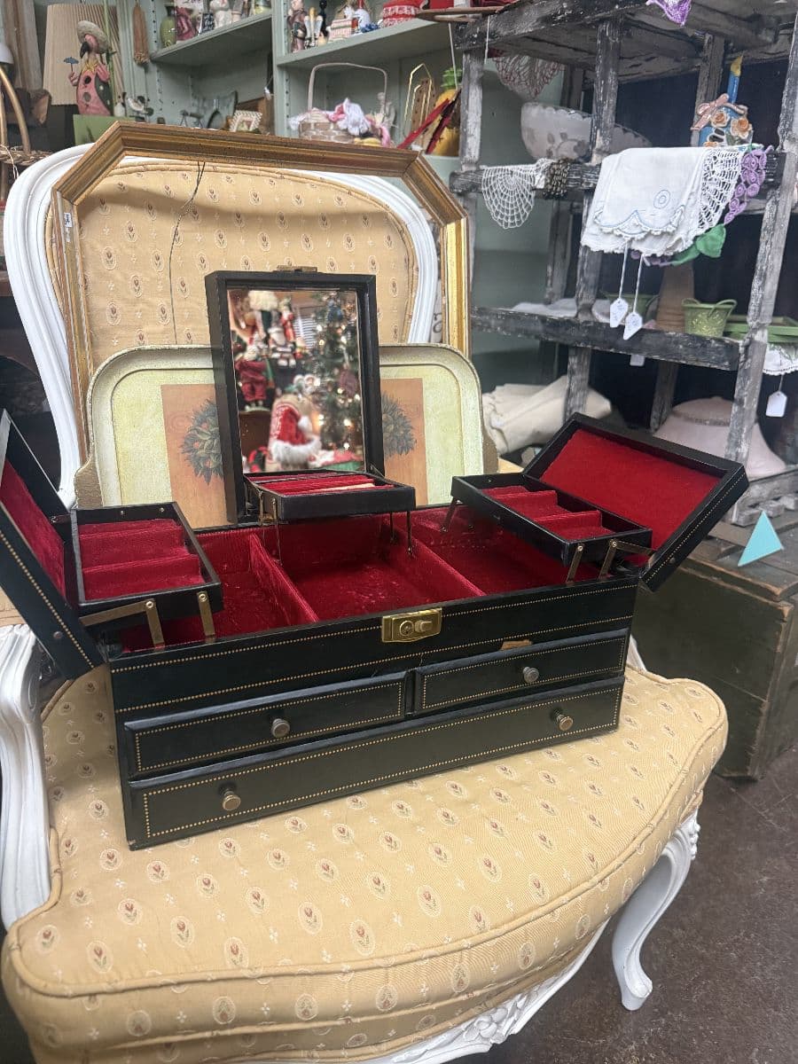 September Stunners Estate Sale photo 10