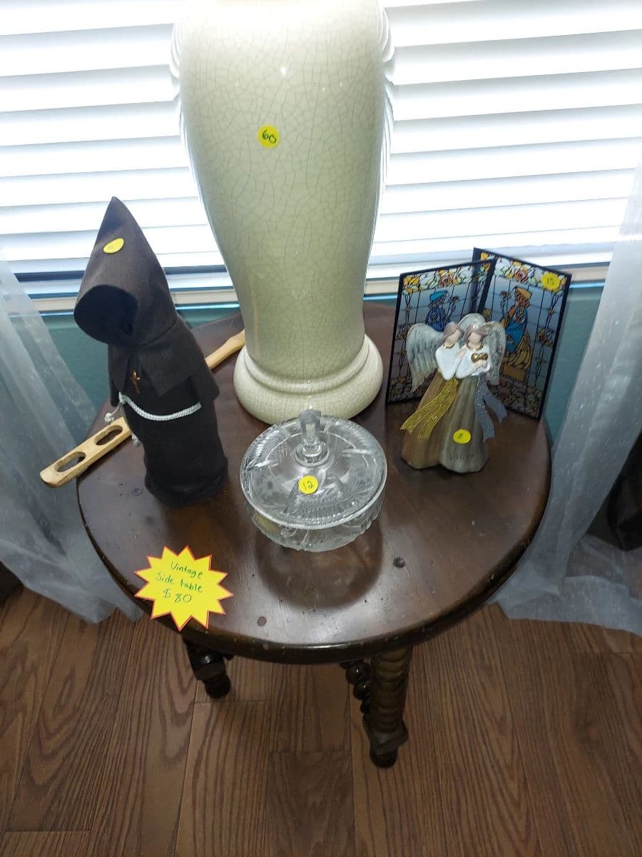 FANTASTICAL HOME FULL OF COLLECTABLES, TRINKETS AND VINTAGE CLOTHING IN GILBERT THIS WEEKEND! photo 2