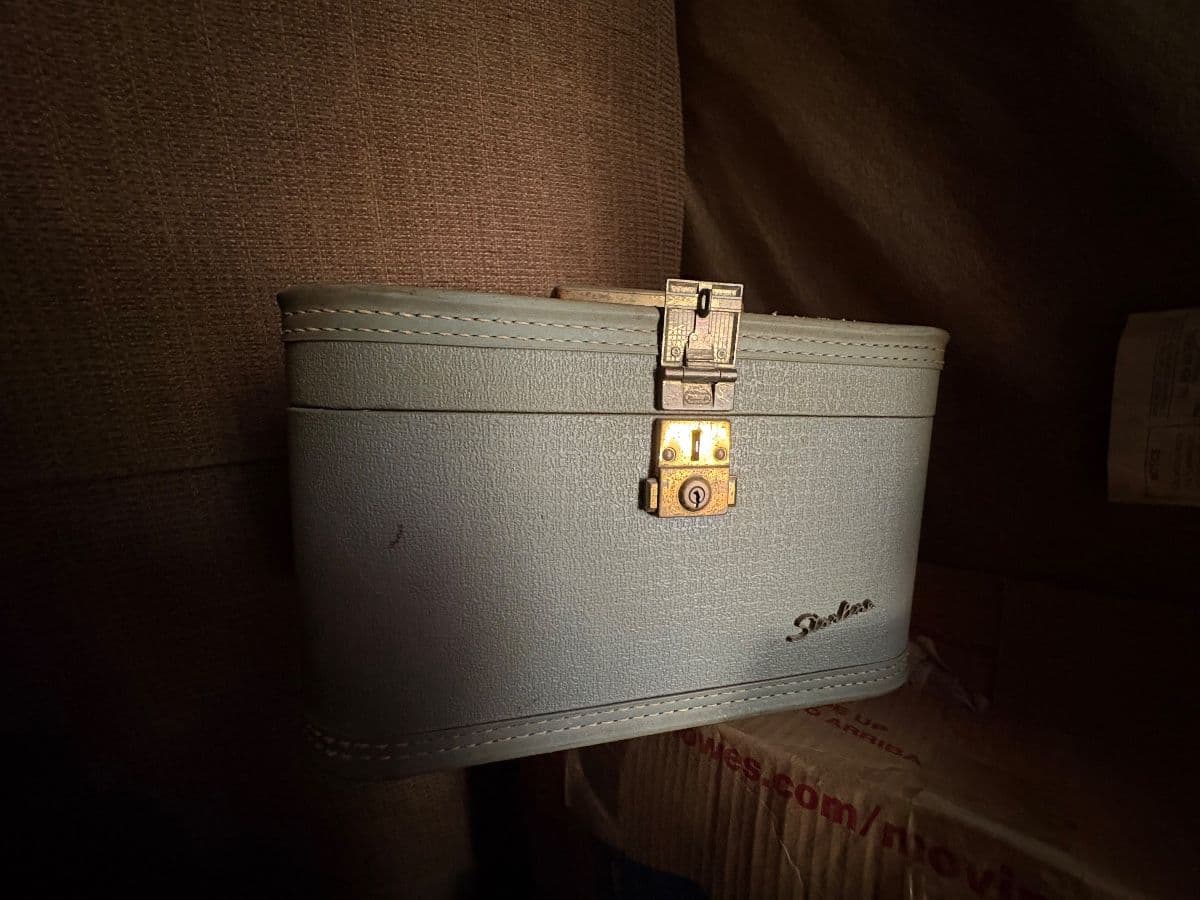 Country estate sale photo 11