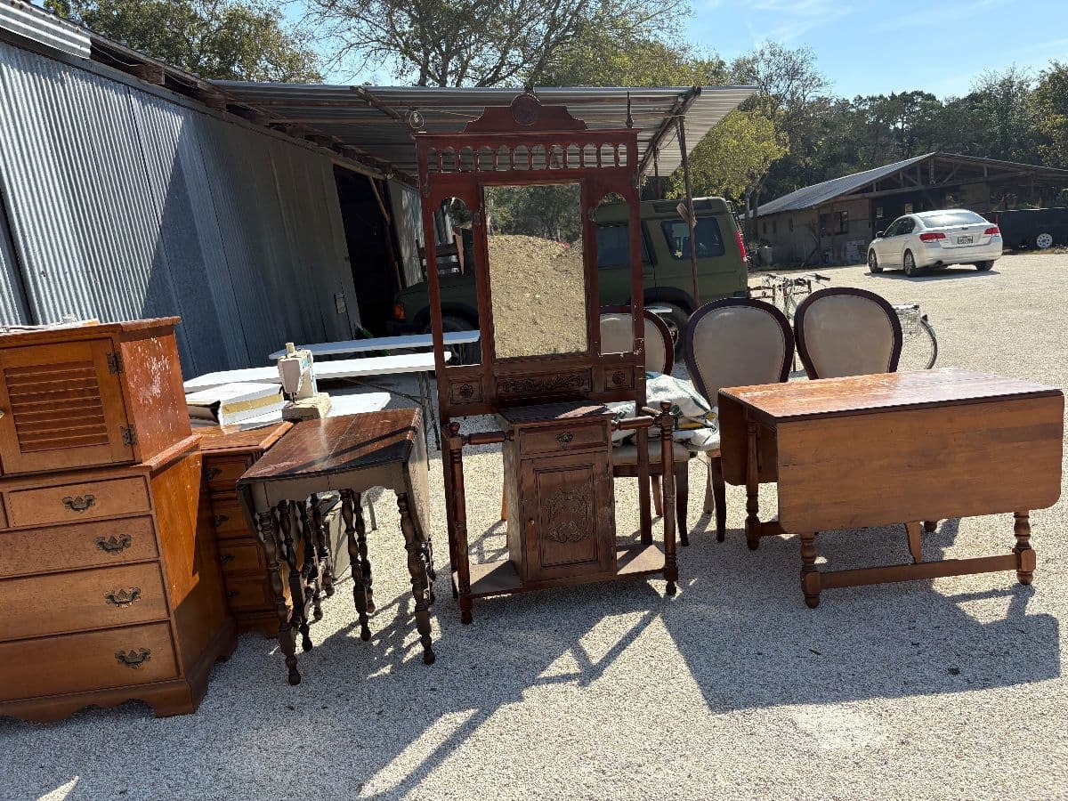Country estate sale photo 1