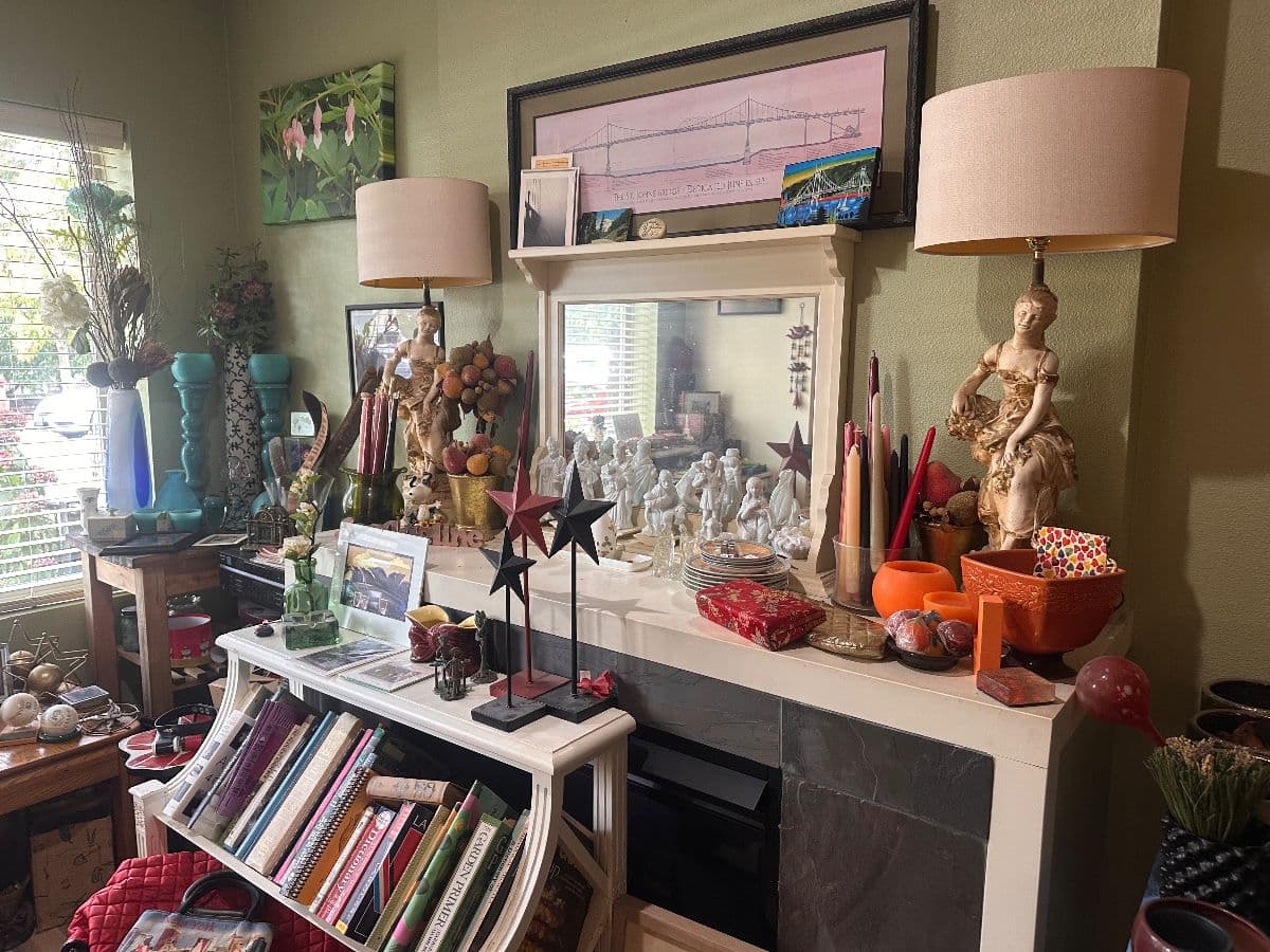 Packed St Johns Condo Estate Sale 50% off Saturday photo 3