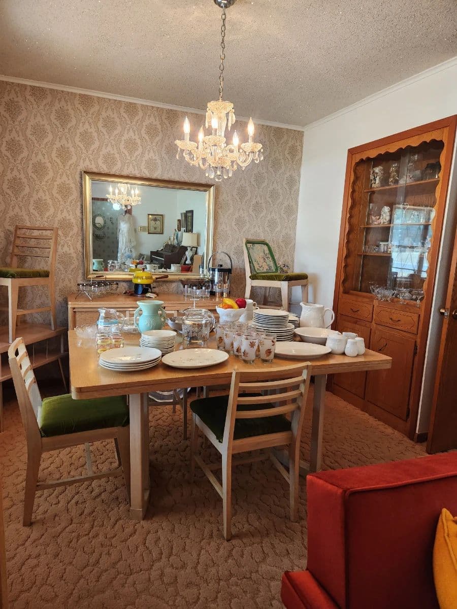 Aerl Estate Sale photo 5