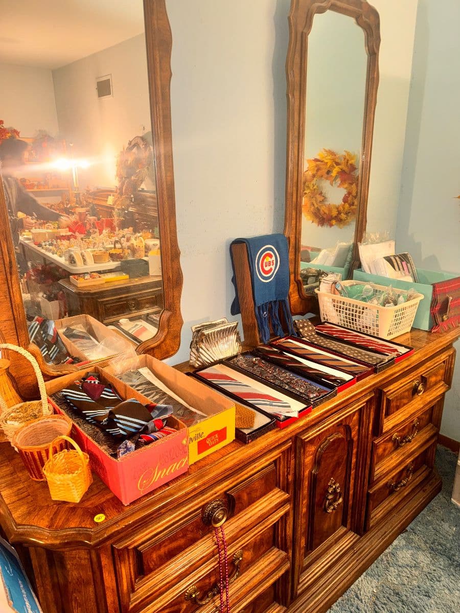Phase 2: Vintage  Holiday Decor - Records - Books- Vnt Stereo Eqmnt photo 12
