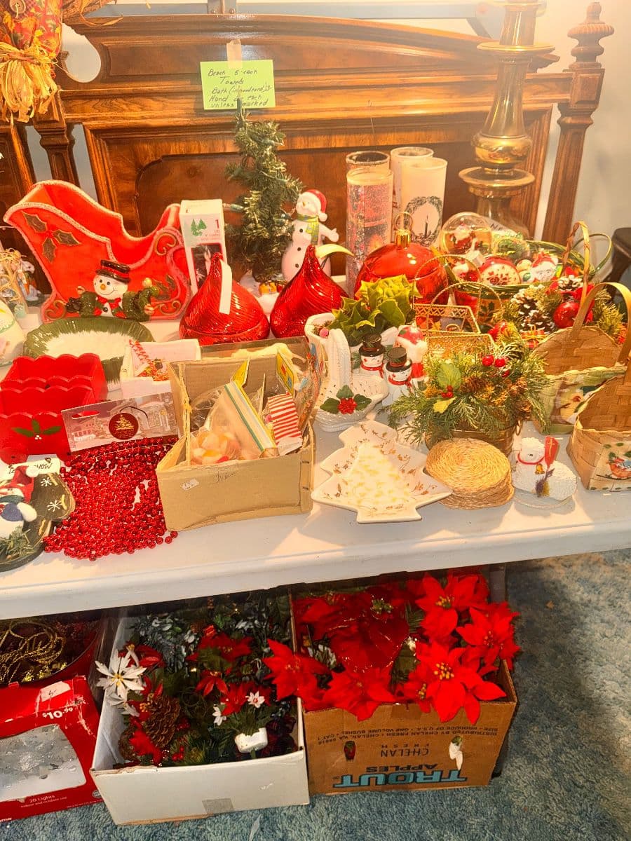 Phase 2: Vintage  Holiday Decor - Records - Books- Vnt Stereo Eqmnt photo 8