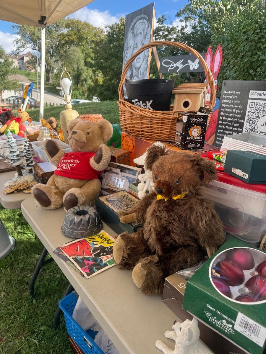 Great Annual Riverside Garage Sale photo 9