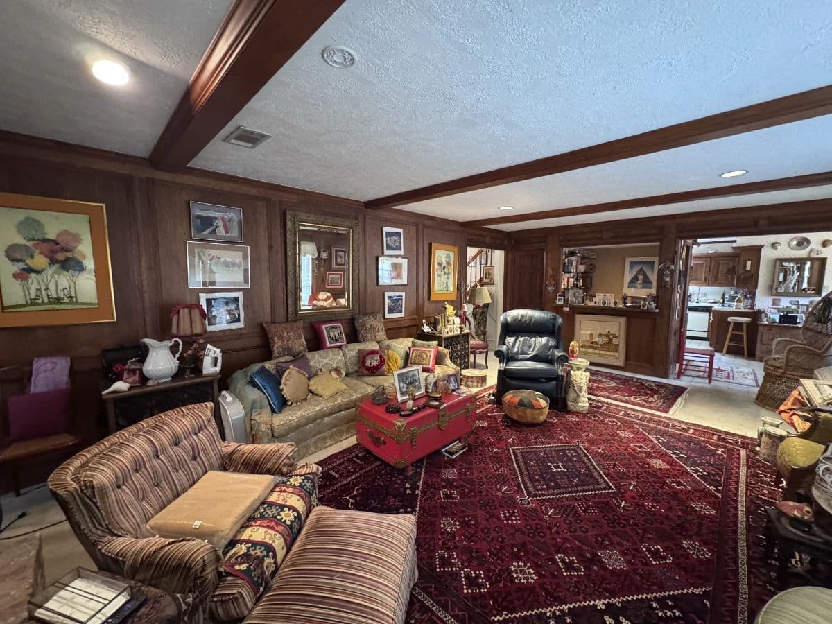 Lovely Estate of Joann Crassas photo 5