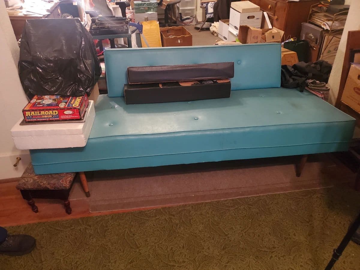 RR mags/manuals|MCM|Applesauce lamp|Tools|w/d|Fridges|VinLawnChairs|Mower|BoyScoutbadges|Misc photo 2