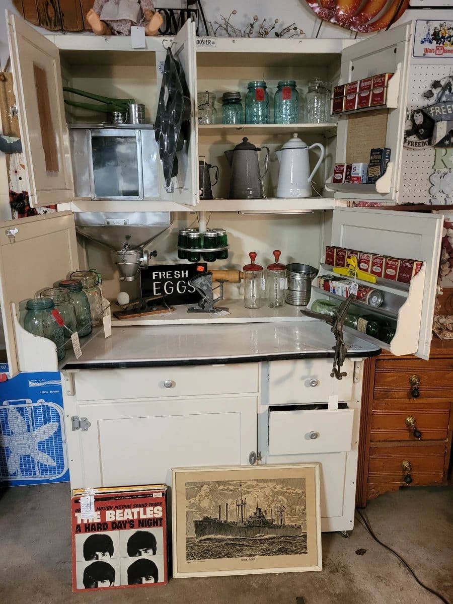 Griffiths estate sale photo 5
