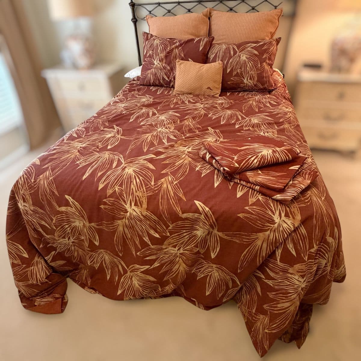 Downsizing Sale Featuring Quality Furniture + Decor  Online Auction photo 8