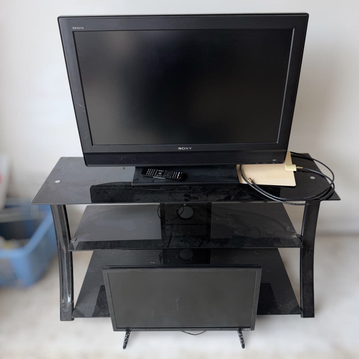 Downsizing Sale Featuring Quality Furniture + Decor  Online Auction photo 5